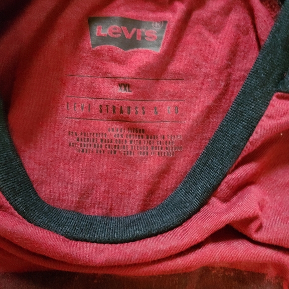 Multiple Levi's shirts - Picture 5 of 6